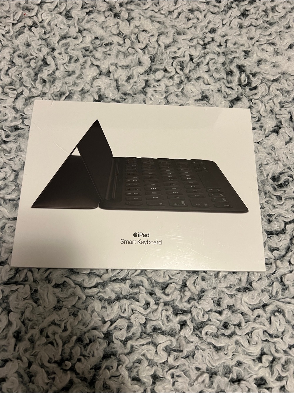 Apple iPad Smart Keyboard(Excluded)
